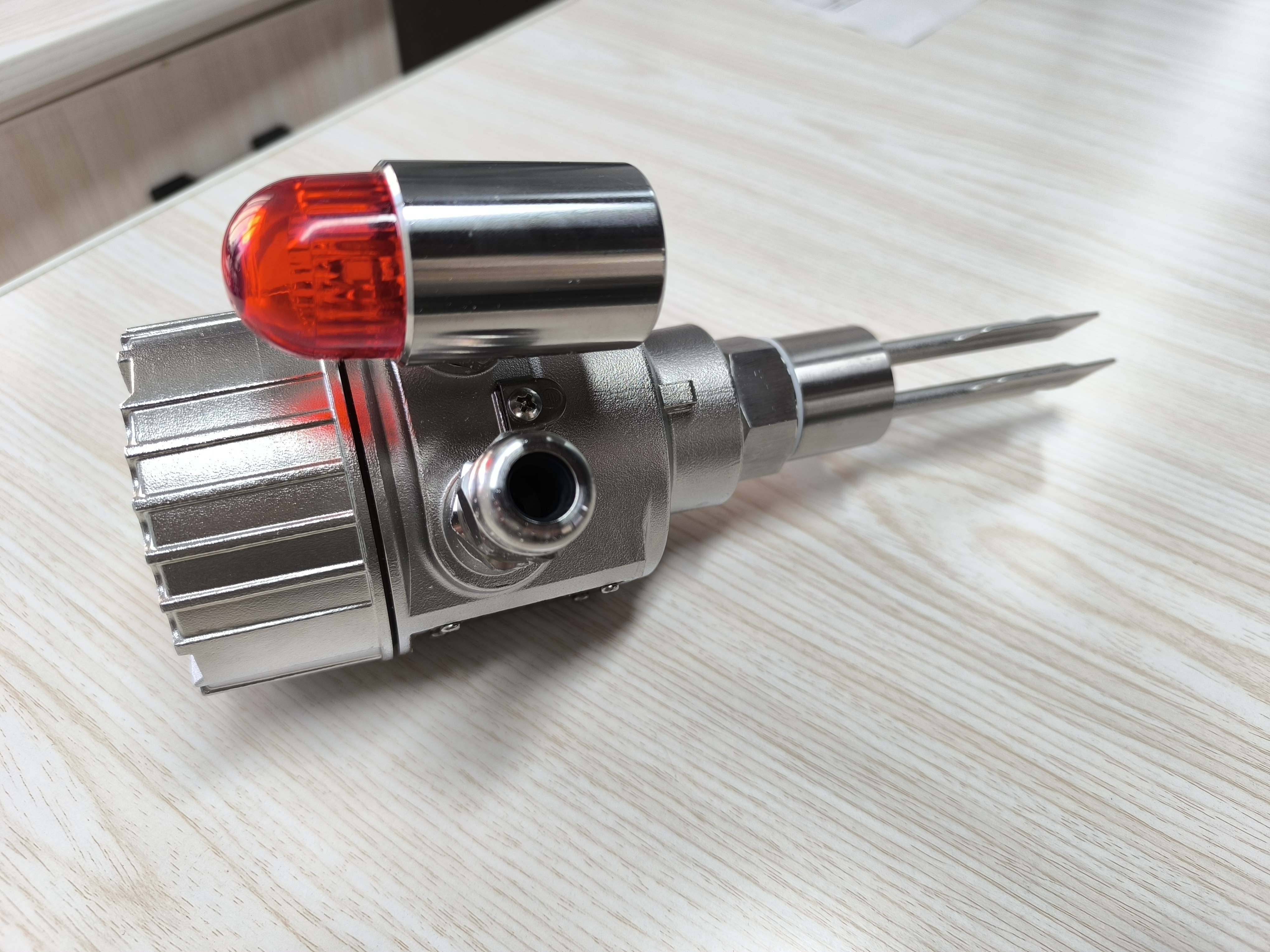 Derniers cas d'entreprise concernant Why Use a Tuning Fork Level Switch?-100 Questions About Tuning Fork Level Switches